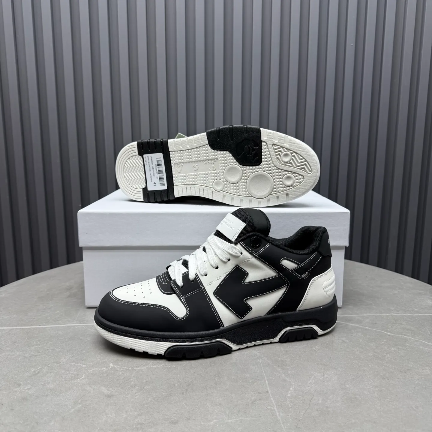 【off- white】P: 620💰Couple model👫, Size: 35-44 (Customized for men 38.45.46) High-quality version👊 "Out of office" series original molding, original lasting, production process 1:1 Original ➰OFF GRAY WHITE OW ➰ First-layer cowhide Imported skin-friendly and environmentally friendly polyester mesh Original molding high elastic and environmentally friendly molding pad Made with the original lasting process. The original molded rubber outsole (never yellows and deforms) has a super correct shape, bright color and strong three-dimensional effect👍. Packaging💯Full set of packaging synchronized with the official website (branded paper, certificate of quality, branded cloth bag)